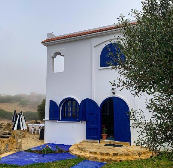 פנסיון Dmina House