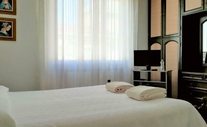 پانسیون L Alloggio Di Anna Maria. Camera Con Bagno Privato