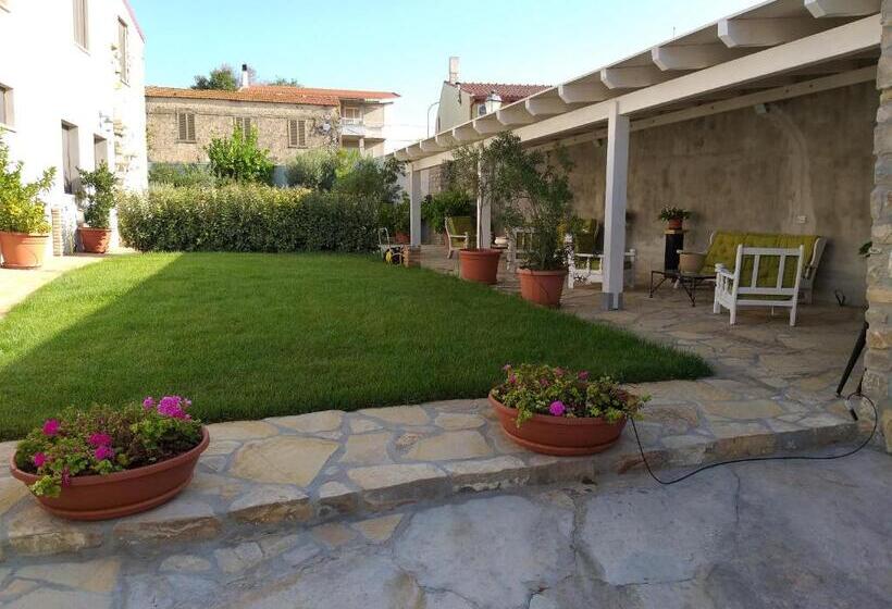 פנסיון L Antica Dimora   Suites & Apartments