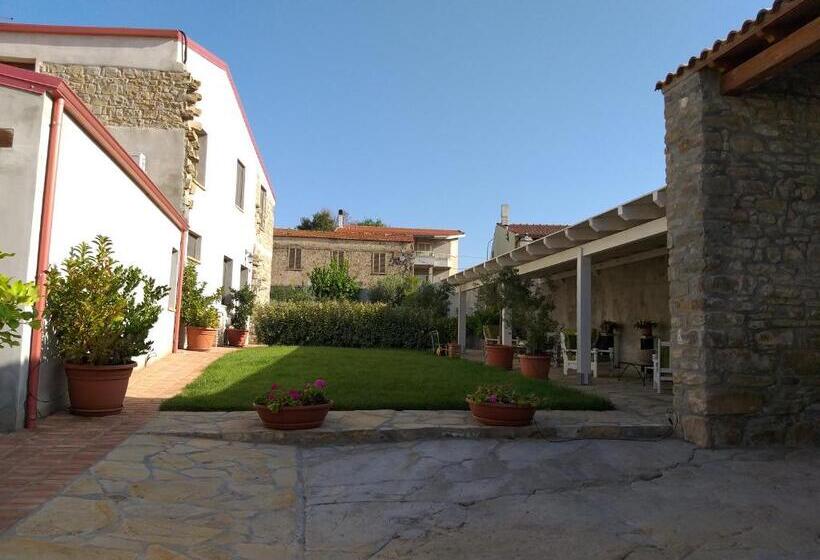 פנסיון L Antica Dimora   Suites & Apartments