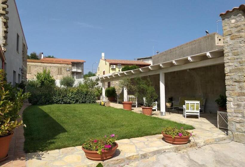 פנסיון L Antica Dimora   Suites & Apartments