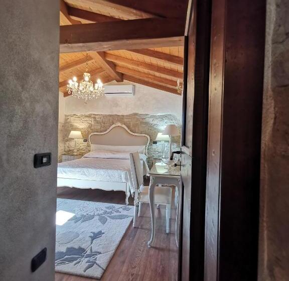 פנסיון L Antica Dimora   Suites & Apartments