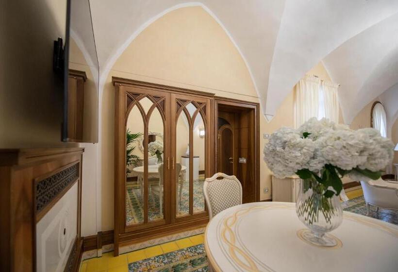 بنسيون La Rondinaia