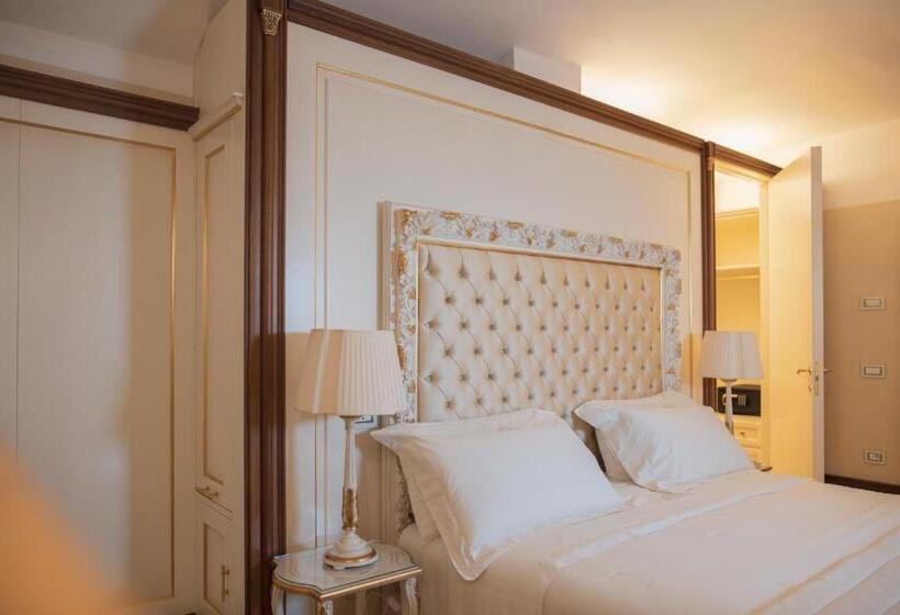 بنسيون La Rondinaia