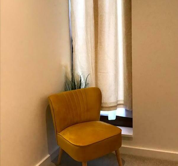 Пансион Maplewood Luxurious One Bed Flat With Free Parking