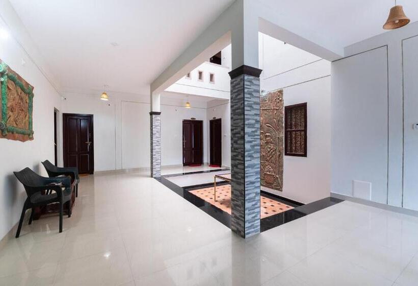 بنسيون Oyo 78243 Vedica Home Stays