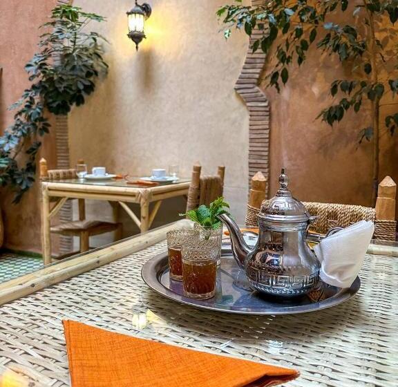 پانسیون Riad Amnay