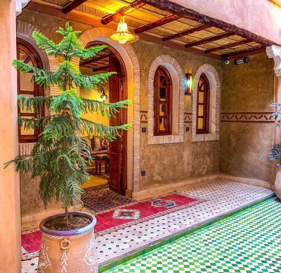 פנסיון Riad Amnay