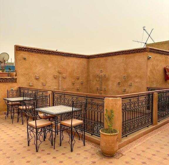 פנסיון Riad Amnay