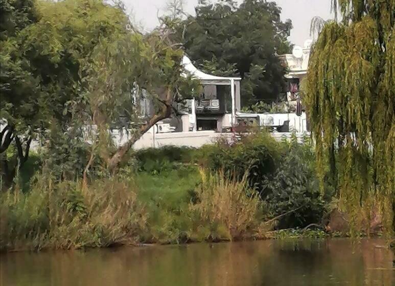 ペンション The Place Guesthouse Parys