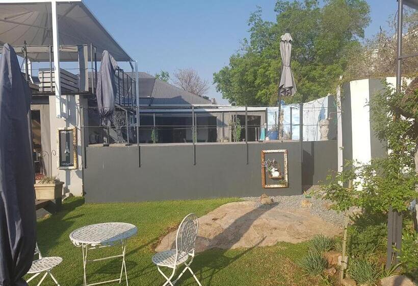 펜션 The Place Guesthouse Parys