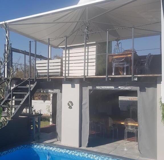 ペンション The Place Guesthouse Parys