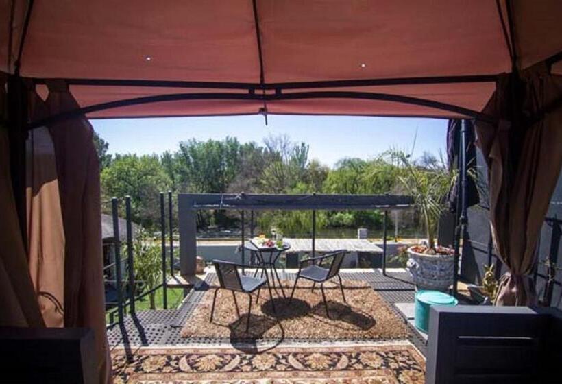 ペンション The Place Guesthouse Parys