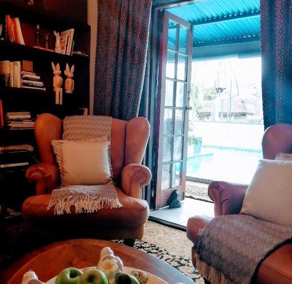 펜션 The Place Guesthouse Parys