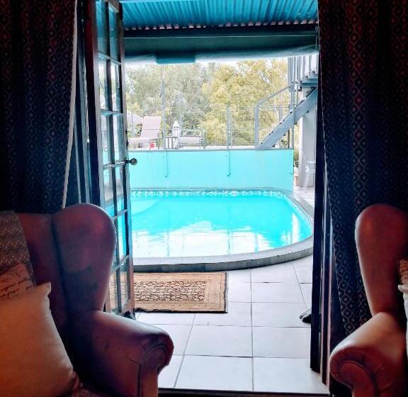 ペンション The Place Guesthouse Parys