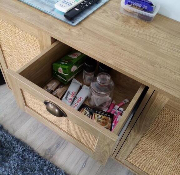 펜션 Three Bedrooms Two Bathrooms Ground Floor Only Not The Whole House