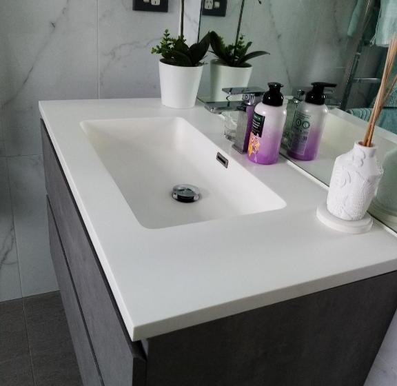 펜션 Three Bedrooms Two Bathrooms Ground Floor Only Not The Whole House