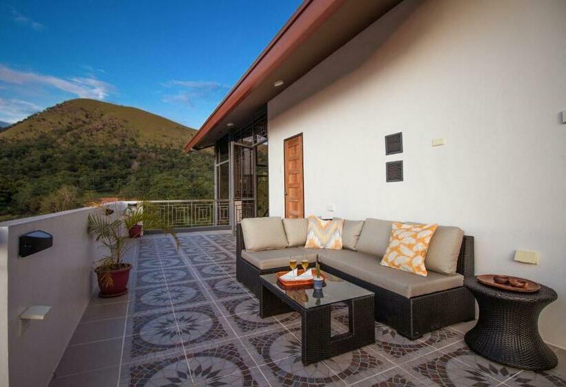 استراحتگاه Bella Villa Coron