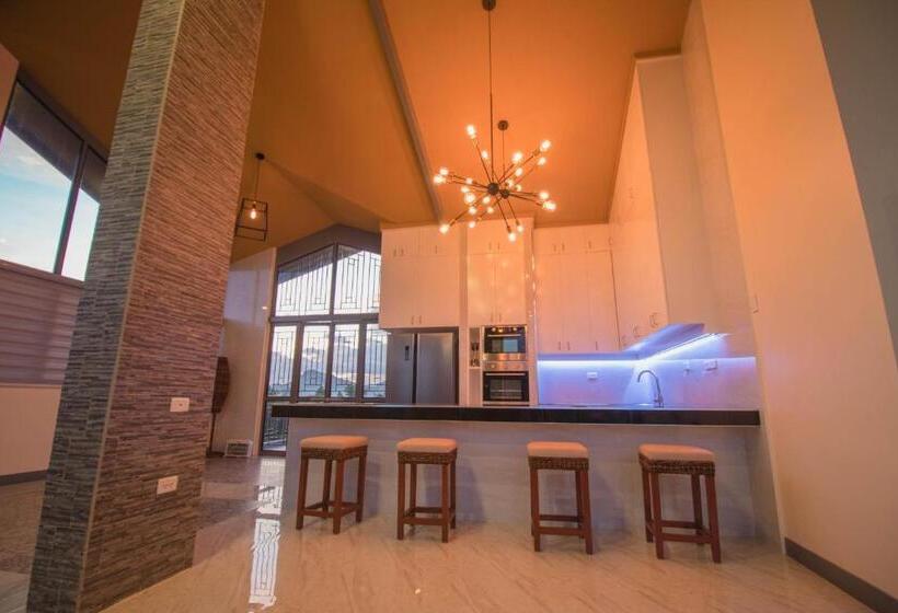 استراحتگاه Bella Villa Coron