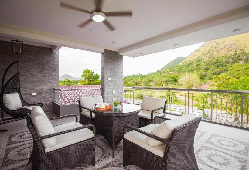 استراحتگاه Bella Villa Coron