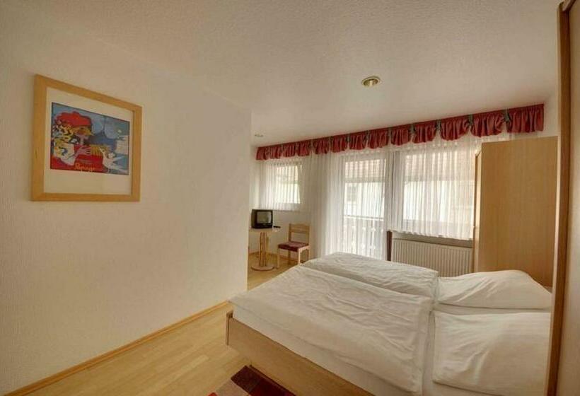 הוסטל Gasthaus Straub