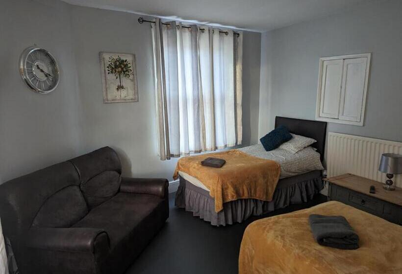 فندق صغير The Fox