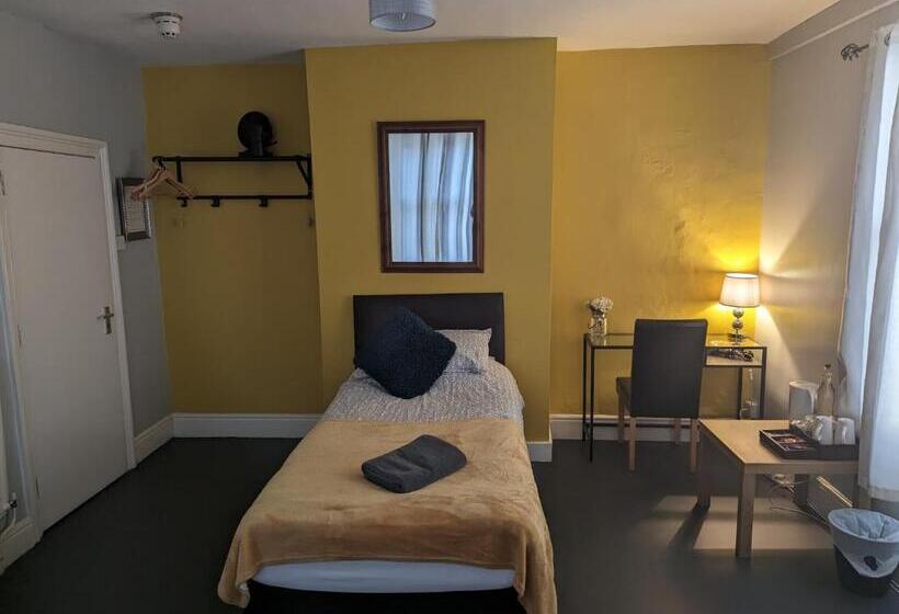 فندق صغير The Fox