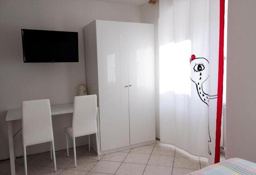 ベッドアンドブレックファースト Marigold