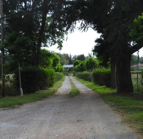 צימר Domaine De Laverchère