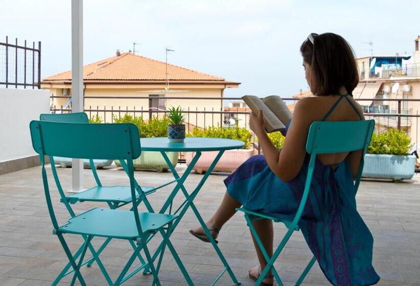 تختخواب و صبحانه La Terrazza Dei Tramonti