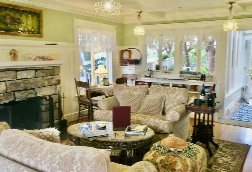 צימר The Old St Angela Inn