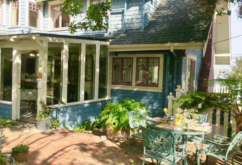 צימר The Old St Angela Inn