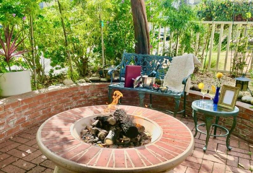 צימר The Old St Angela Inn