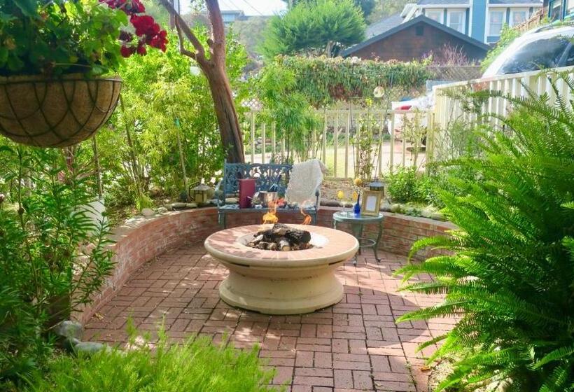 צימר The Old St Angela Inn