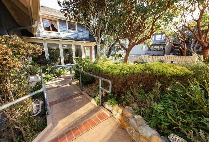 צימר The Old St Angela Inn