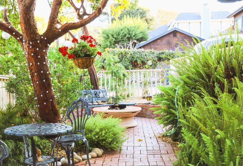 צימר The Old St Angela Inn