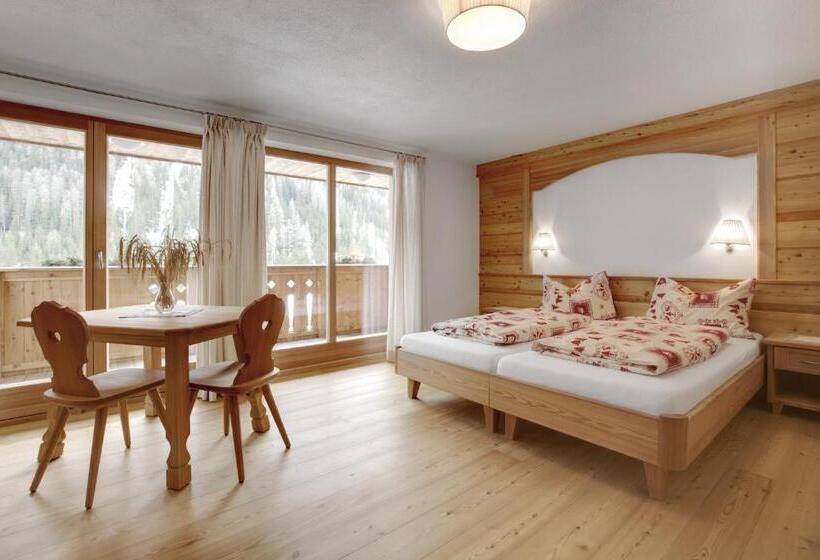 בית מלון כפרי Ciasa Medalghes