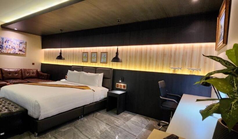 ホテル The Room Boutique