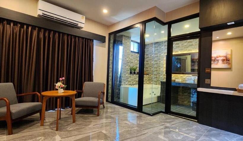 ホテル The Room Boutique