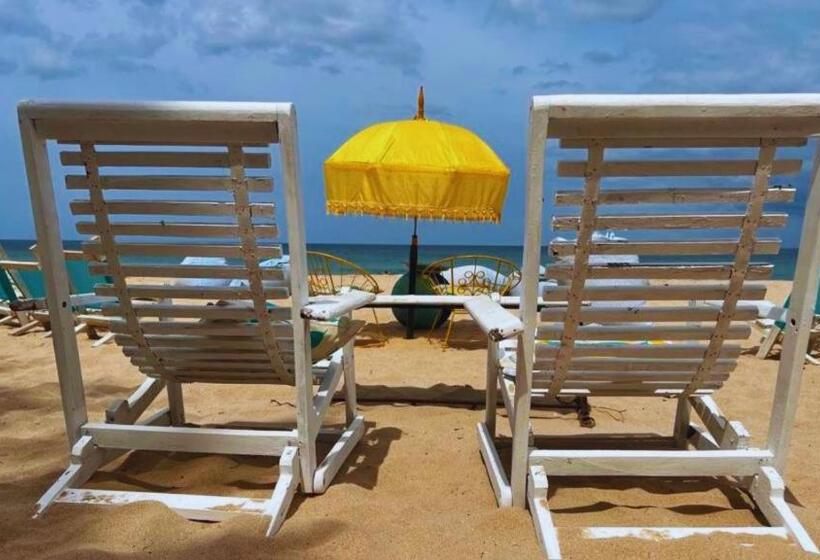 Отель Trinco Beach By Dsk