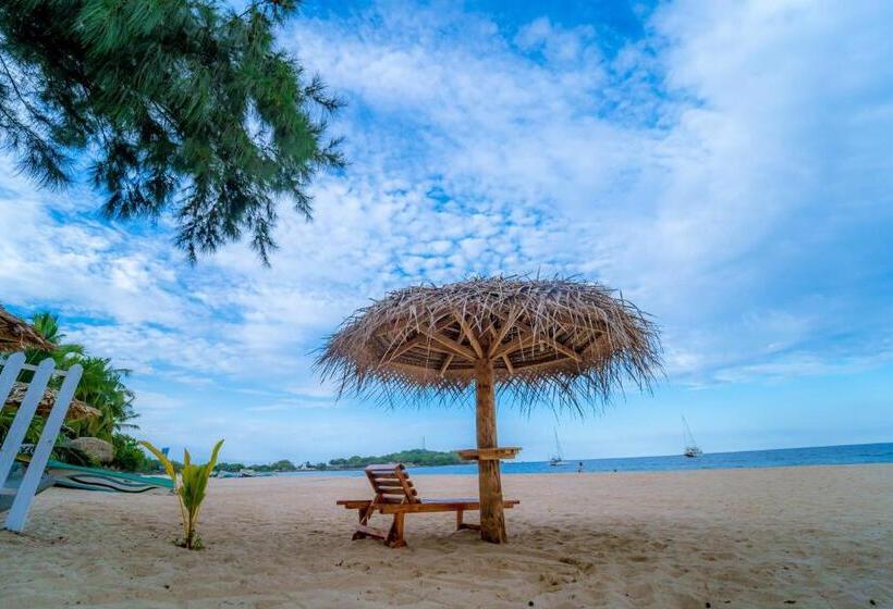 Отель Trinco Beach By Dsk