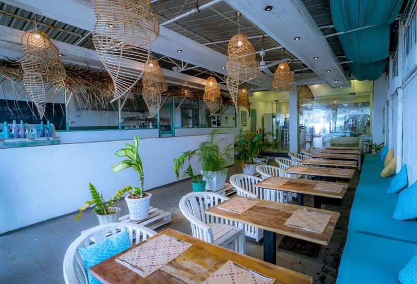 Отель Trinco Beach By Dsk