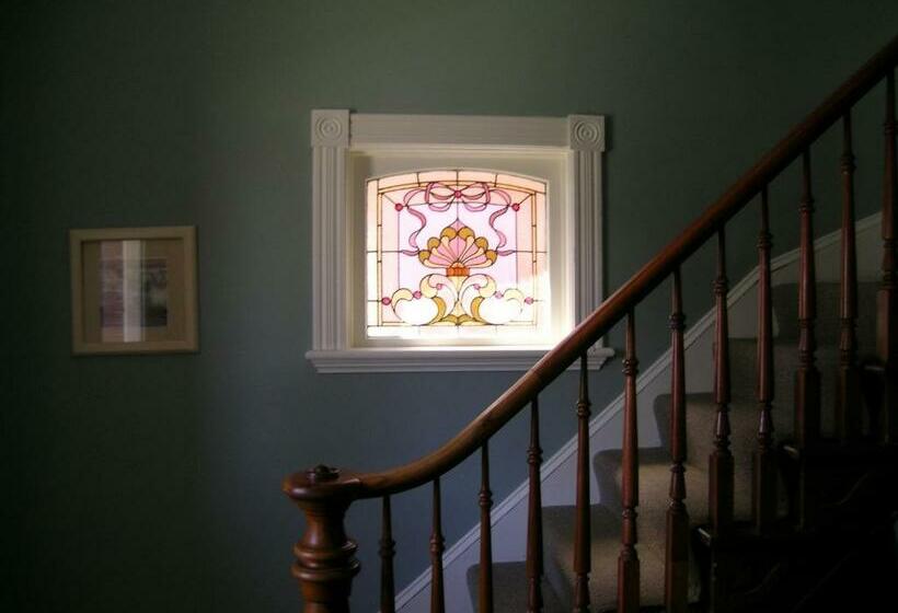 بنسيون Elsie J S Historic House