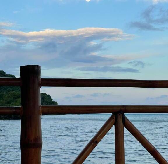 Пансион Floating Paradise