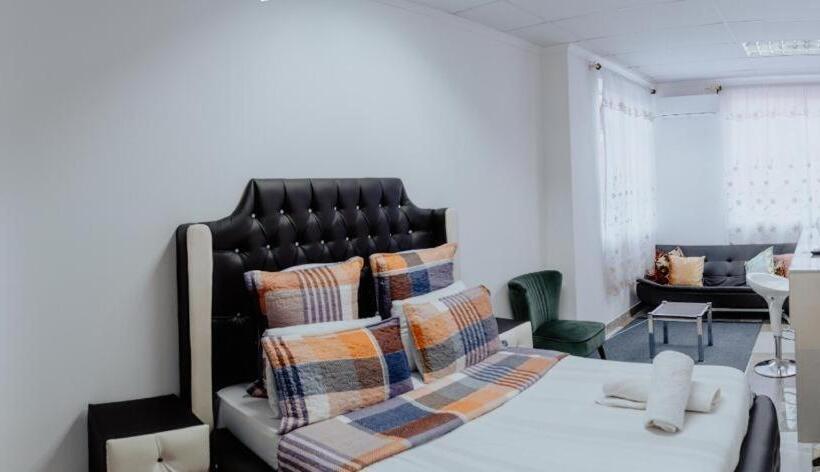 פנסיון Forchutec Guest House