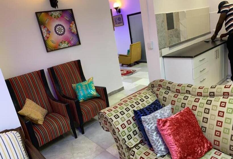 פנסיון Forchutec Guest House