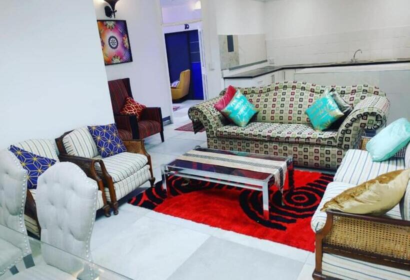 פנסיון Forchutec Guest House