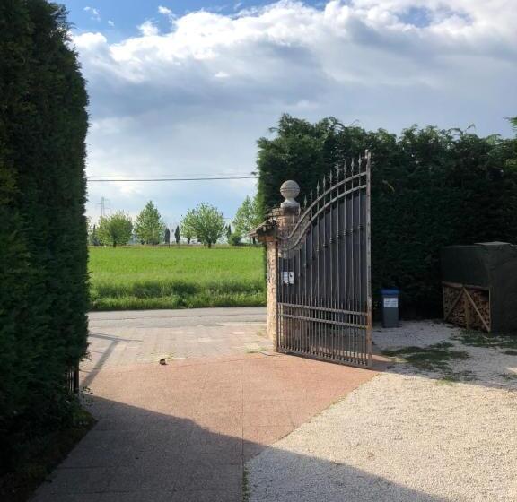 بنسيون Garda Family House