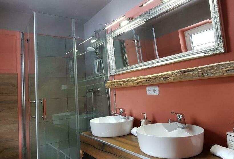 بنسيون Haus Guentli