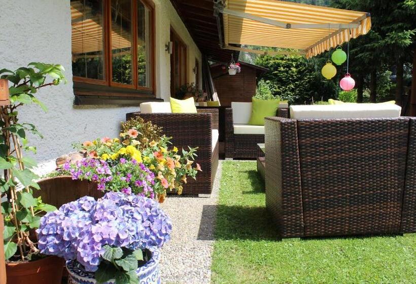 بنسيون Haus Guentli